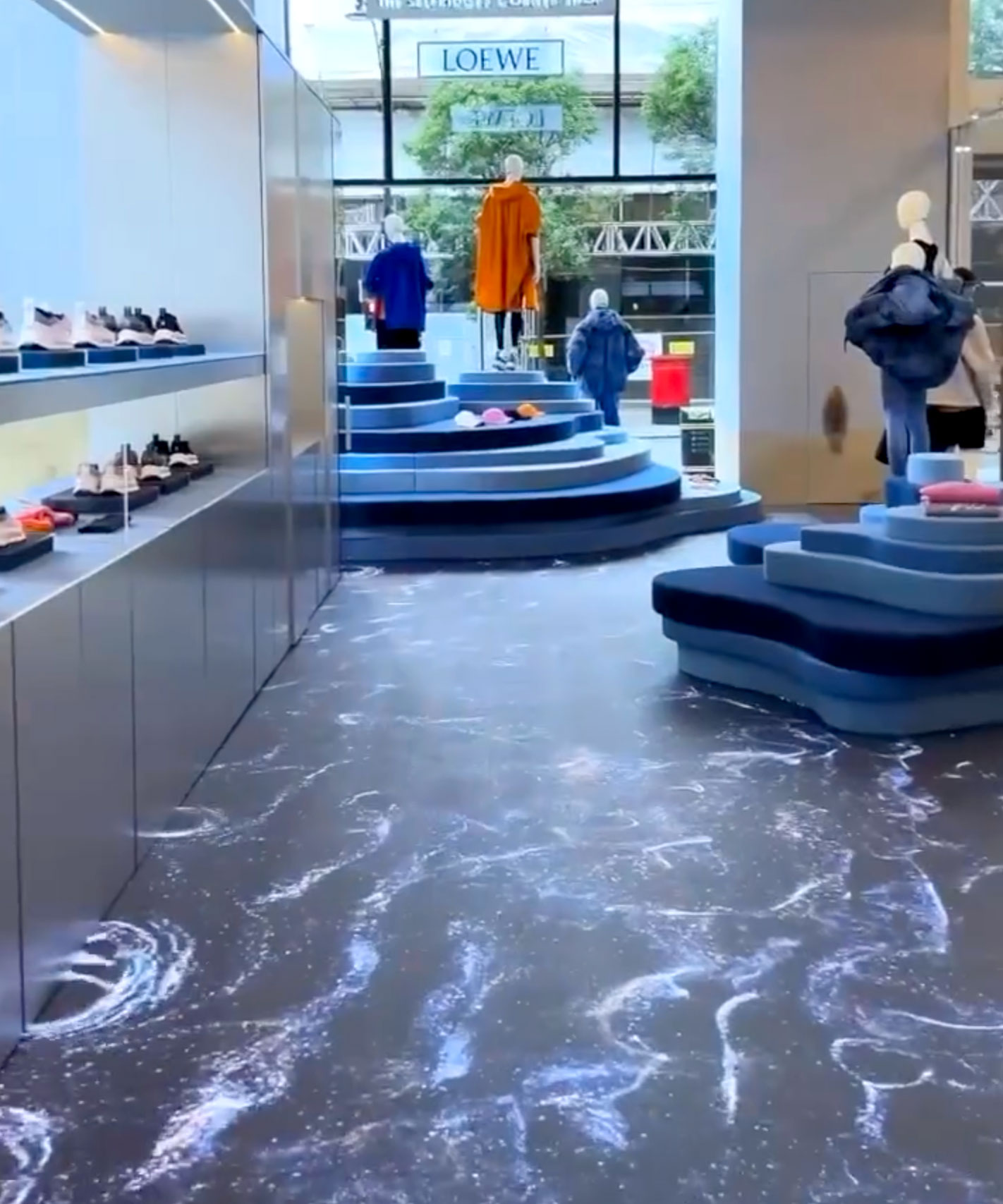 https://elportdigital.com/wp-content/uploads/2025/03/Loewe-floor2.jpg